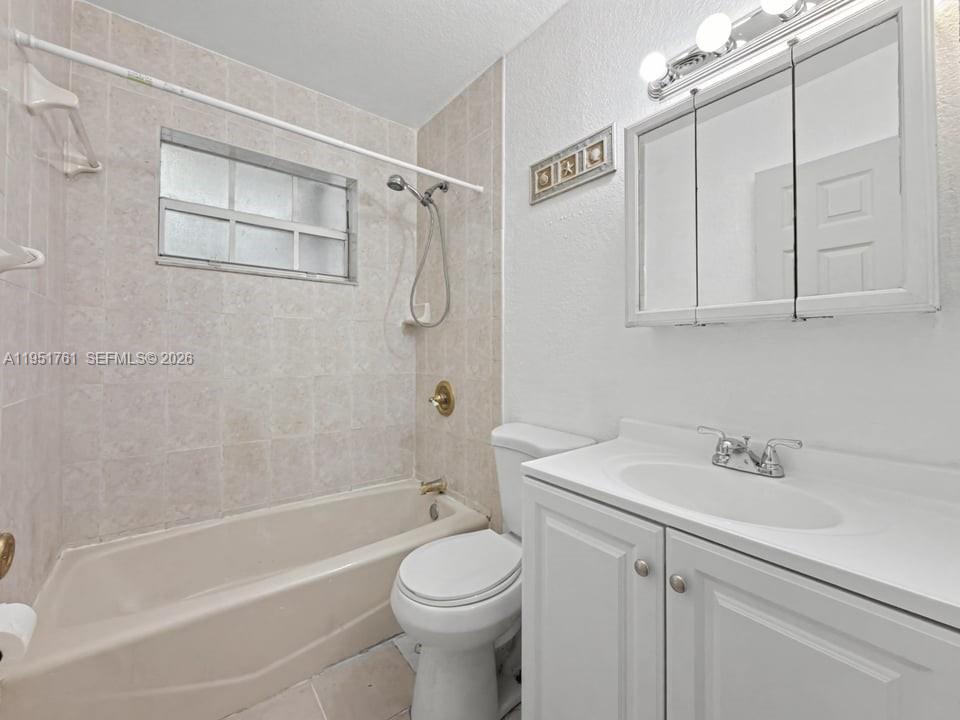 NO MIAMI EST SEC 3 - Residential