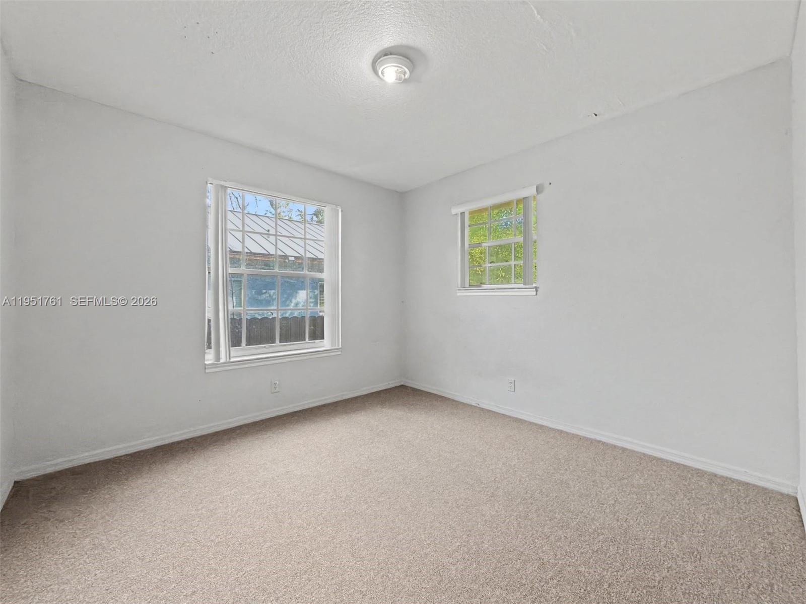 NO MIAMI EST SEC 3 - Residential