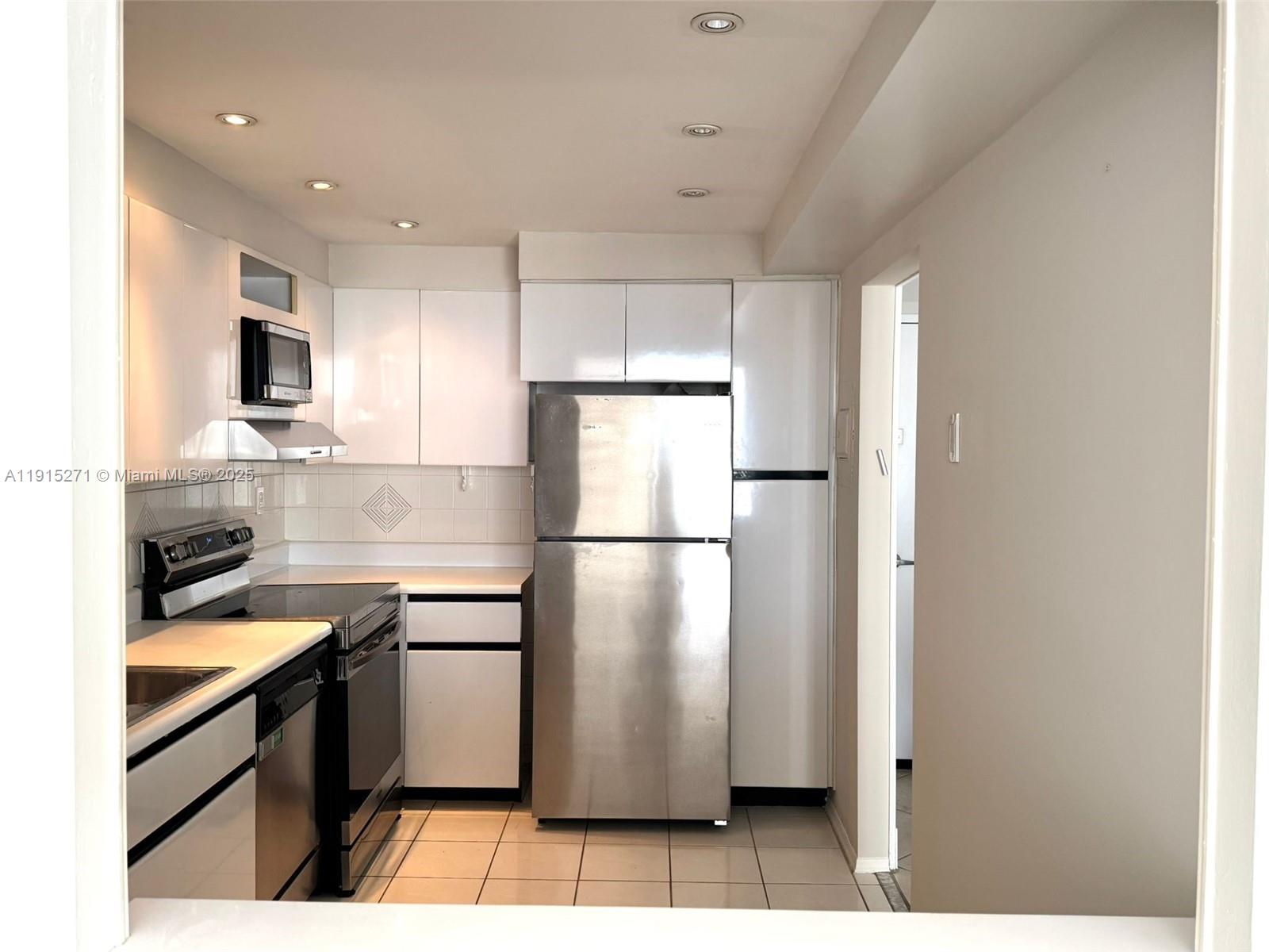 FLAMENCO CONDO TOWER I - Residential Lease