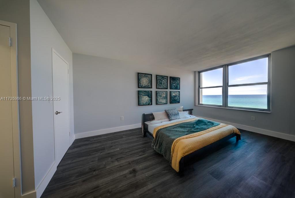 2899 Collins Ave 1203