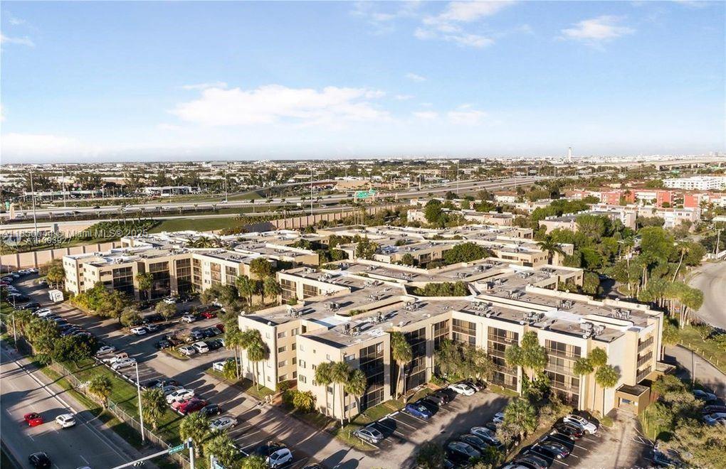 Spacious 3BR/2BA in Prime Fontainebleau Location!
Beautiful apartment in a gated community just minutes from Doral! Features include a spacious kitchen, and living room, open area, large bedrooms and walk-in closets. Screened balcony with storage and garden view. Enjoy 24/7 security, pool, tennis court, kids' play area, and green spaces. One assigned parking + guest parking. Laundry steps away. Close to highways, Walmart, Publix, Dolphin Mall, schools, restaurants & Miami Airport.
Showings by appointment only.
Schedule your visit today!
