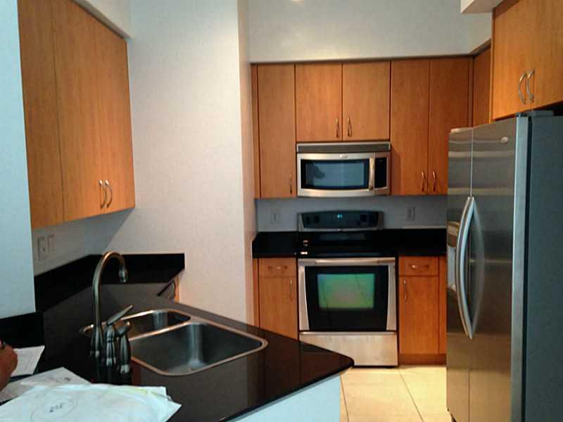 CLICK ON VIRTUAL TOUR FOR UNIT'S VIDEO!!! Luxury condo with volume ceiling. Open kitchen, granite counters, stainless apliances. Great location, near Hollywood beach and walking distance to restaurants, arts park, young circle and restaurants --- KEY FOR SHOWINGS: in the RE office right next to the building's front door!!! (office open 9-16:30 M to F and 10-13:30 Saturday) Don't hesitate to email me