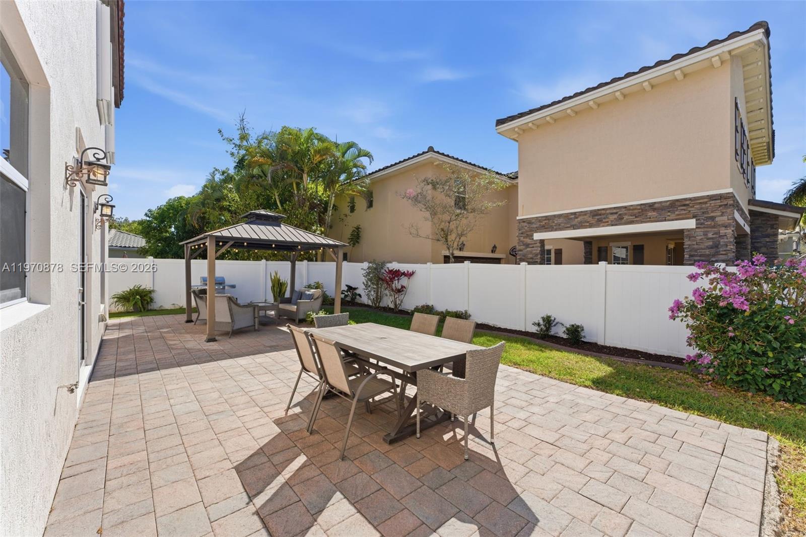 KENDALL COMMONS RESIDENTI - Residential