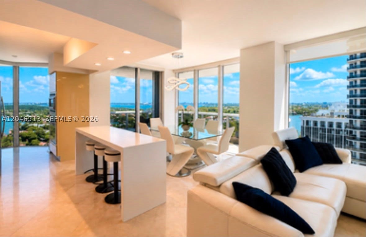 4775 Collins Ave 2407