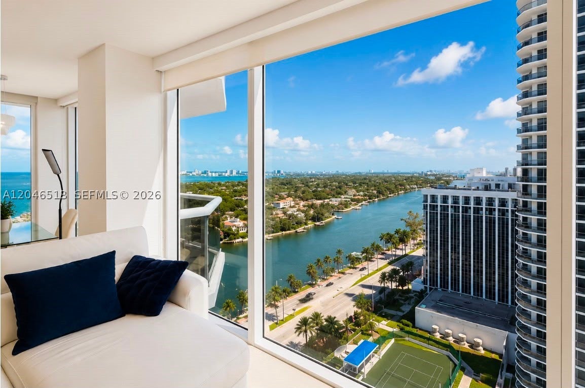 4775 Collins Ave 2407