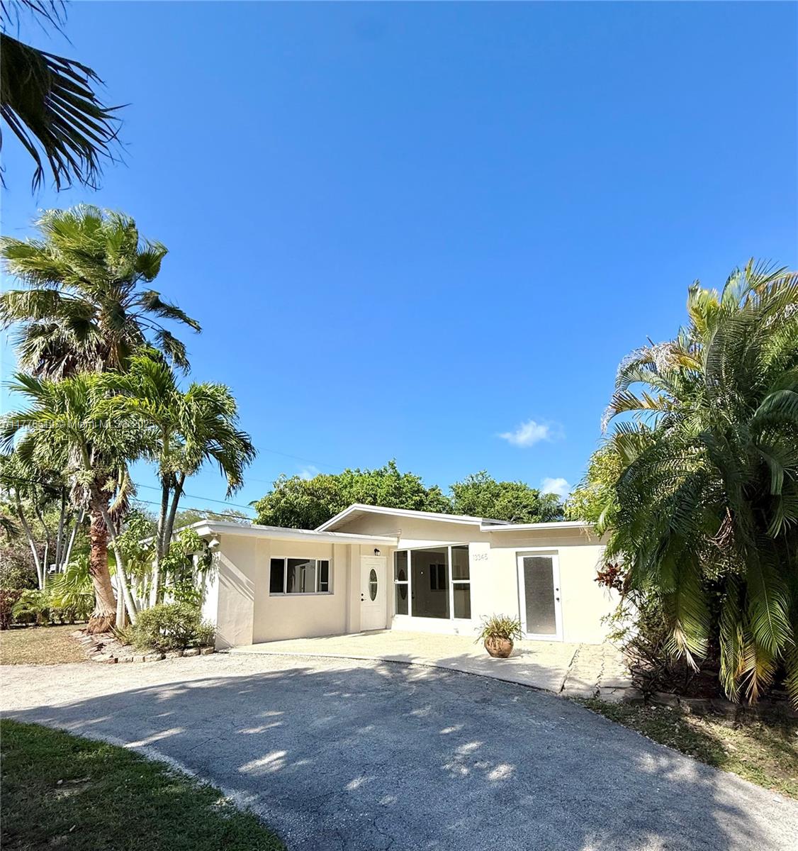Rental Property at 13345 Sw 83rd Ct, Pinecrest, Miami-Dade County, Florida - Bedrooms: 3 
Bathrooms: 2  - $5,200 MO.