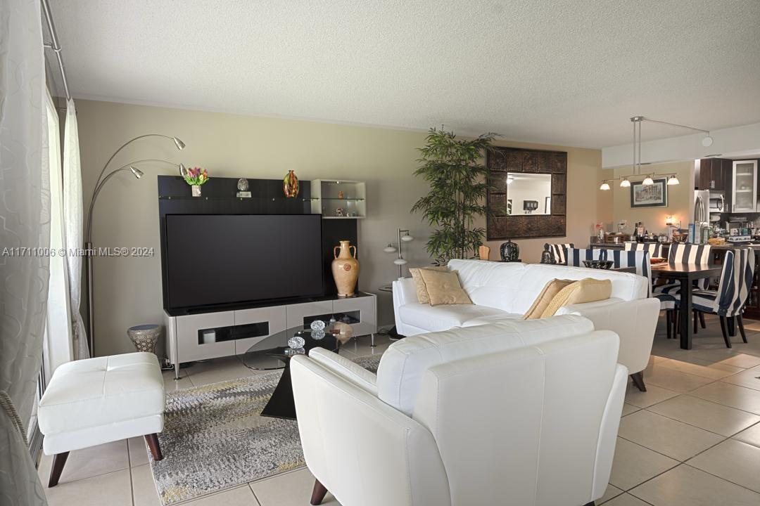 HOLLYBROOK GOLF AND - Residential