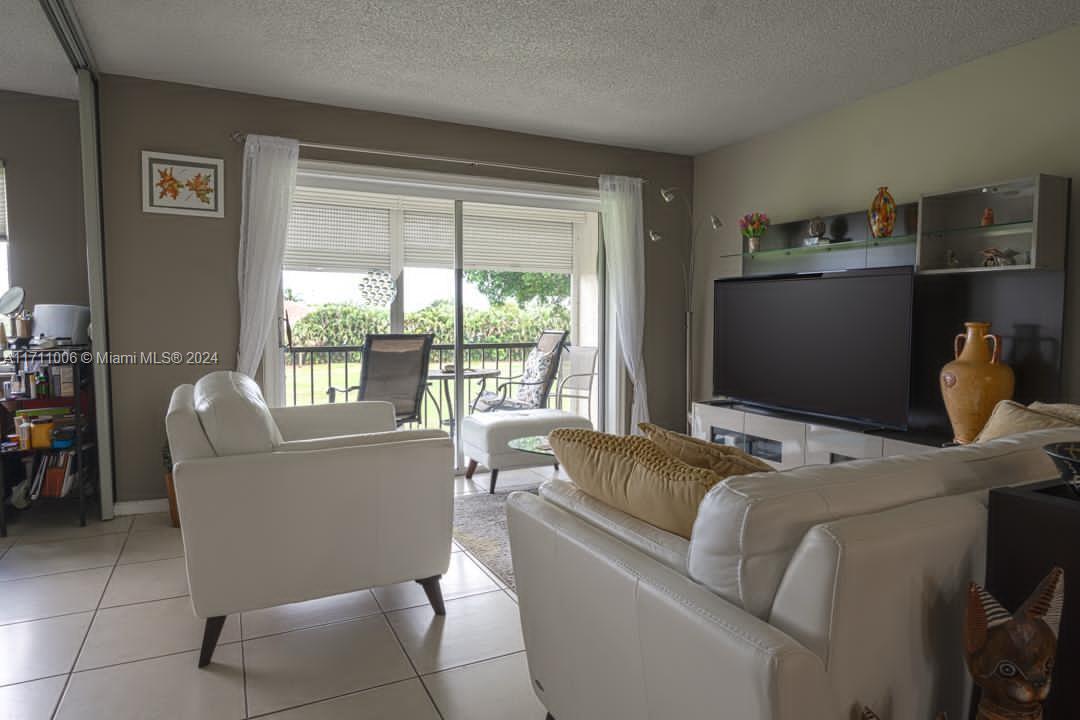 HOLLYBROOK GOLF AND - Residential