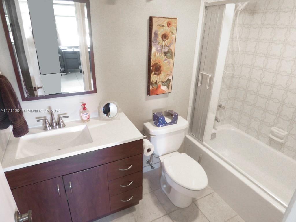 HOLLYBROOK GOLF AND - Residential