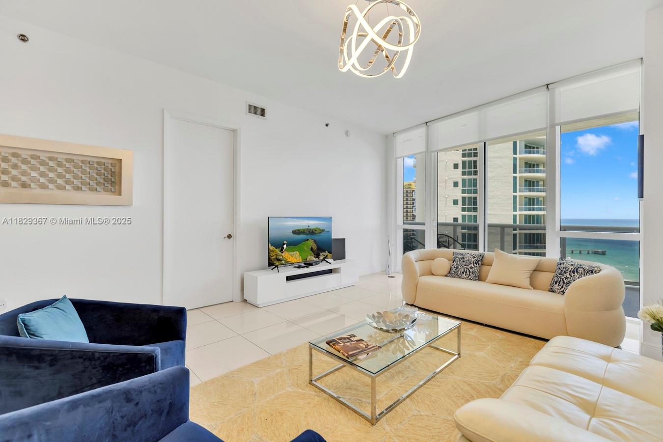 16001 Collins Ave 1903, Sunny Isles Beach, FL, 33160/$1,690,000 4 16001 Collins Ave 1903