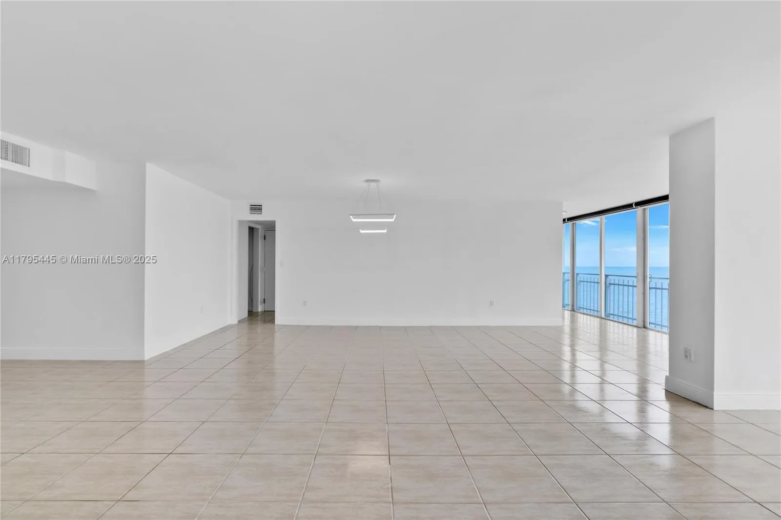 Key Biscayne, Florida 33149, United States, 3 Bedrooms Bedrooms, ,3 BathroomsBathrooms,Residential,Pending,121647