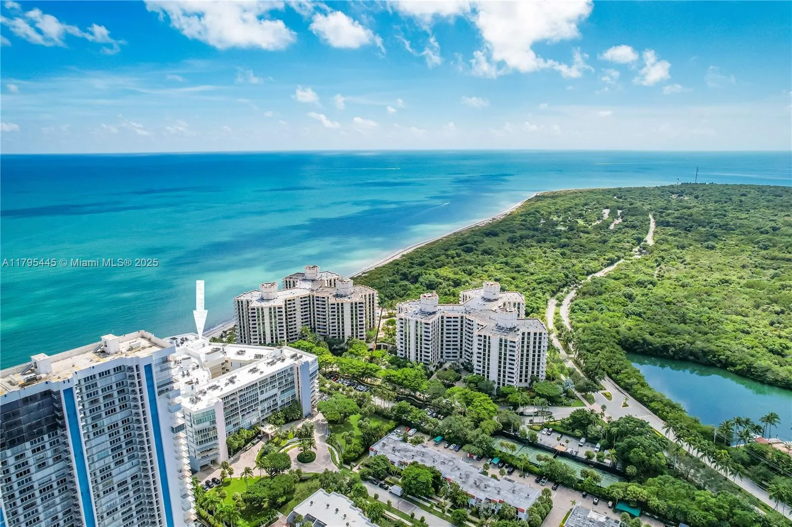 Key Biscayne, Florida 33149, United States, 3 Bedrooms Bedrooms, ,3 BathroomsBathrooms,Residential,Pending,121647