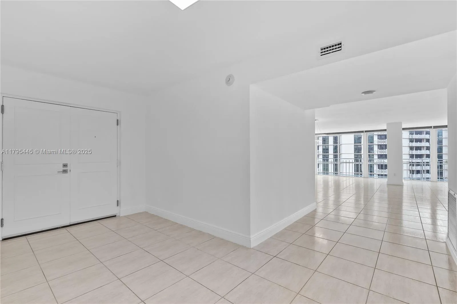 Key Biscayne, Florida 33149, United States, 3 Bedrooms Bedrooms, ,3 BathroomsBathrooms,Residential,Pending,121647