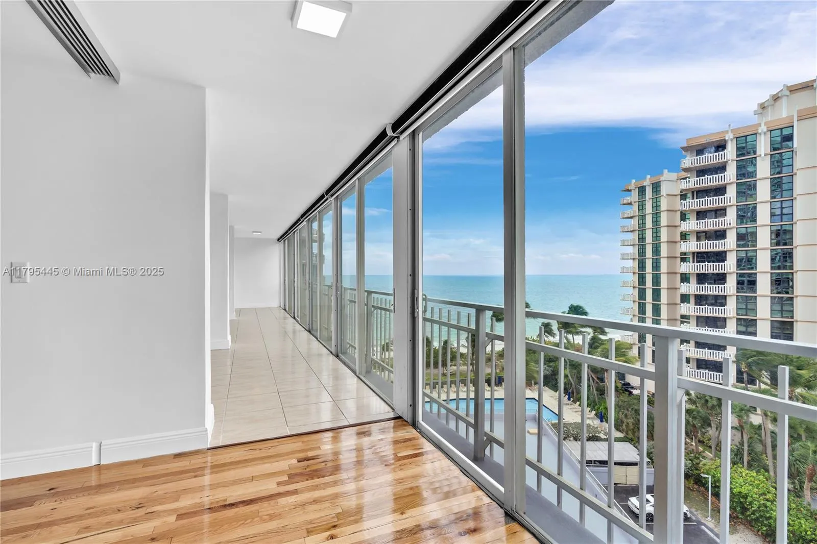 Key Biscayne, Florida 33149, United States, 3 Bedrooms Bedrooms, ,3 BathroomsBathrooms,Residential,Pending,121647