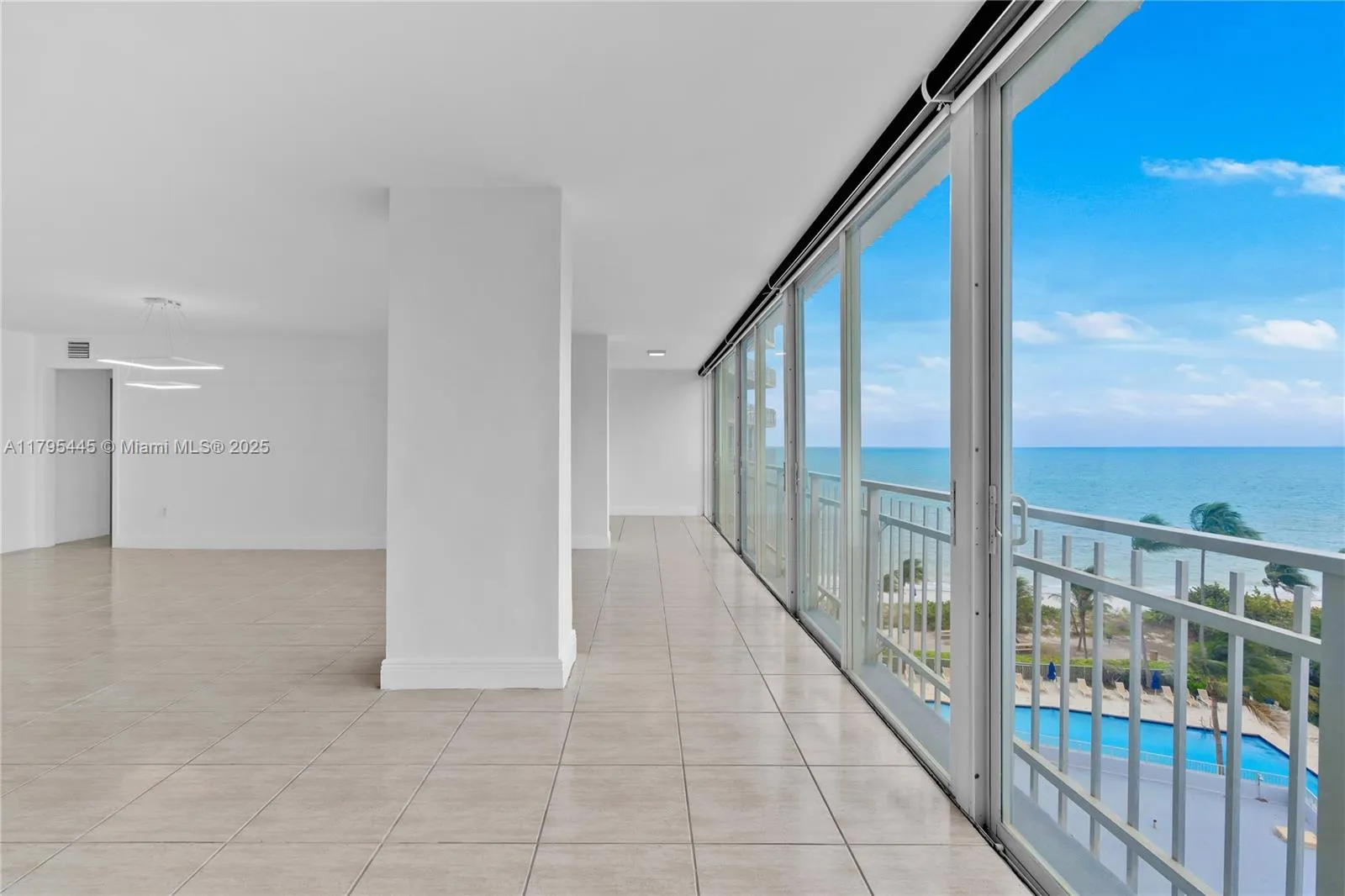 Key Biscayne, Florida 33149, United States, 3 Bedrooms Bedrooms, ,3 BathroomsBathrooms,Residential,Pending,121647