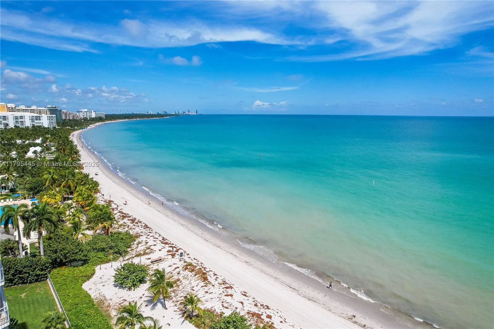 Key Biscayne, Florida 33149, United States, 3 Bedrooms Bedrooms, ,3 BathroomsBathrooms,Residential,Pending,121647