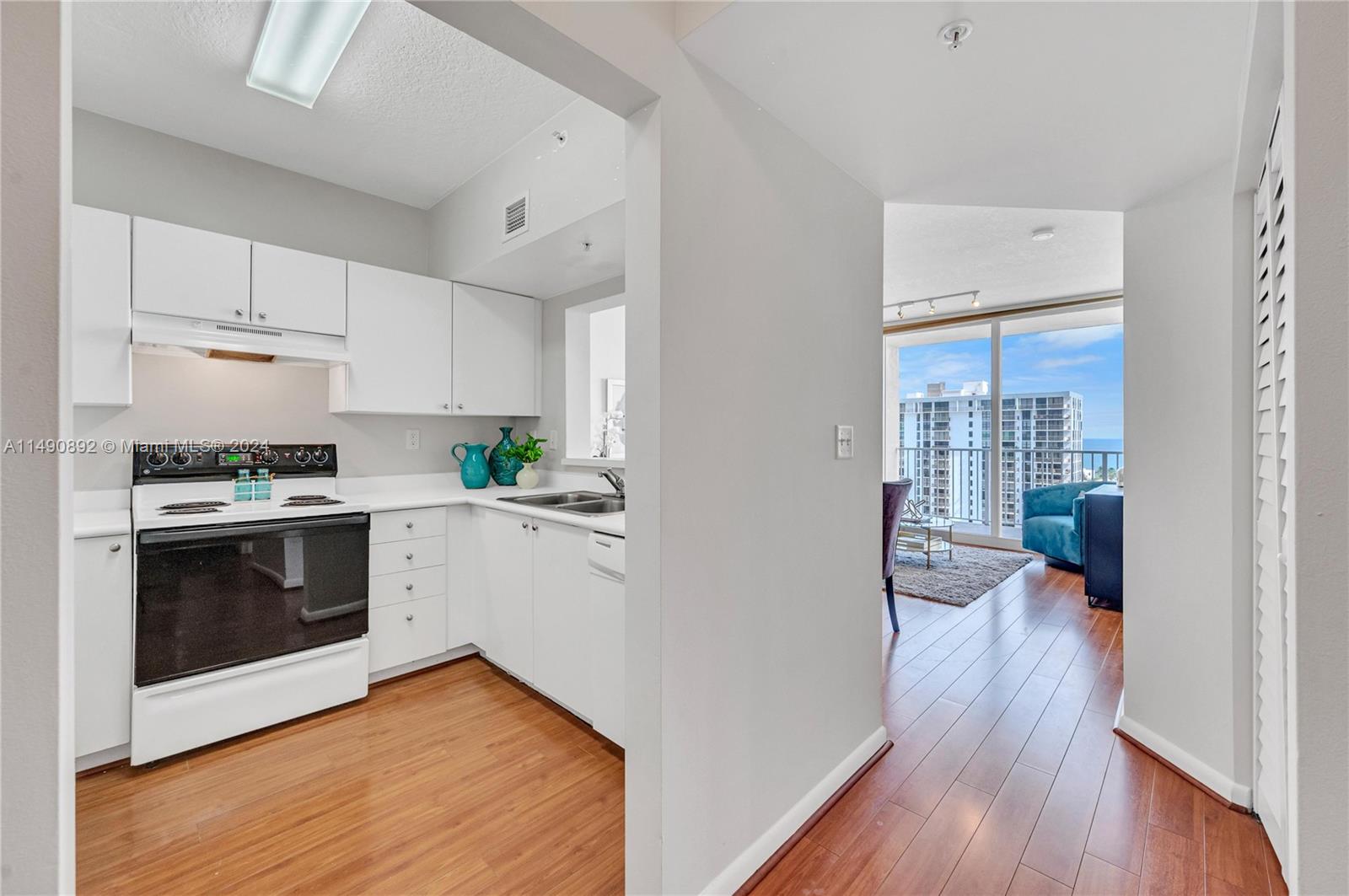 TIDES AT BRIDGESIDE SQUAR - Residential