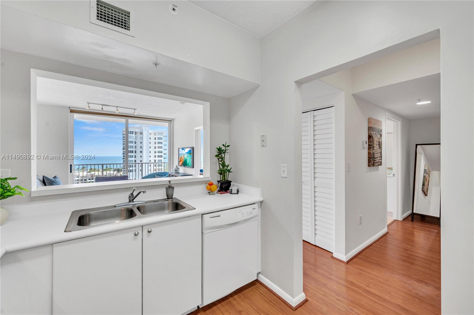TIDES AT BRIDGESIDE SQUAR - Residential