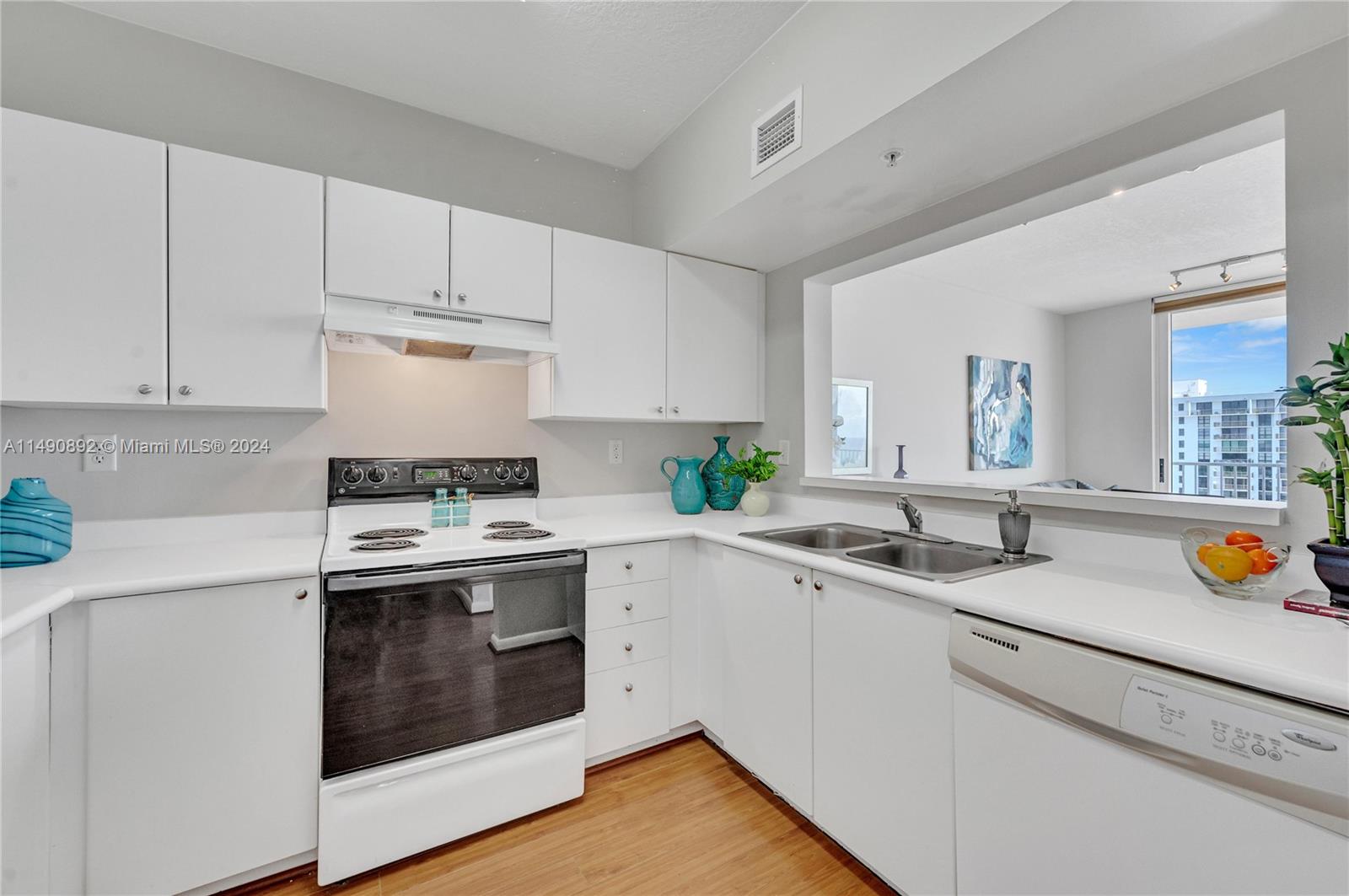 TIDES AT BRIDGESIDE SQUAR - Residential