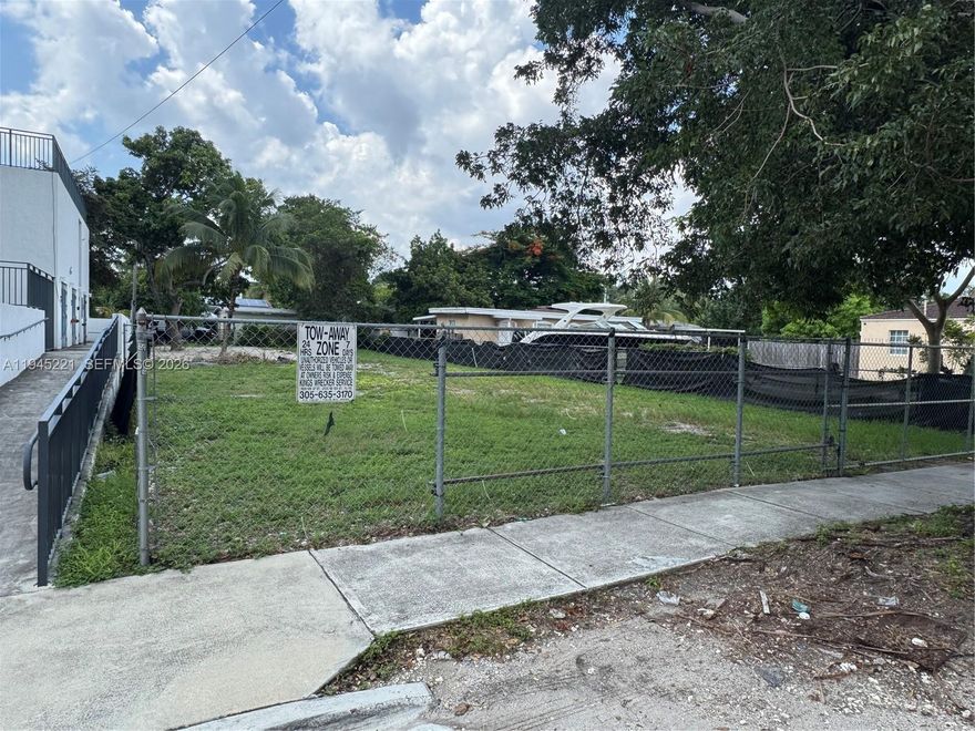 Fantastic land opportunity in one of the most desirable locations in Coral Gables, Miami! Zoned T3 R. Large lot size 7150 and centrally located to shops, restaurants, stores and more!