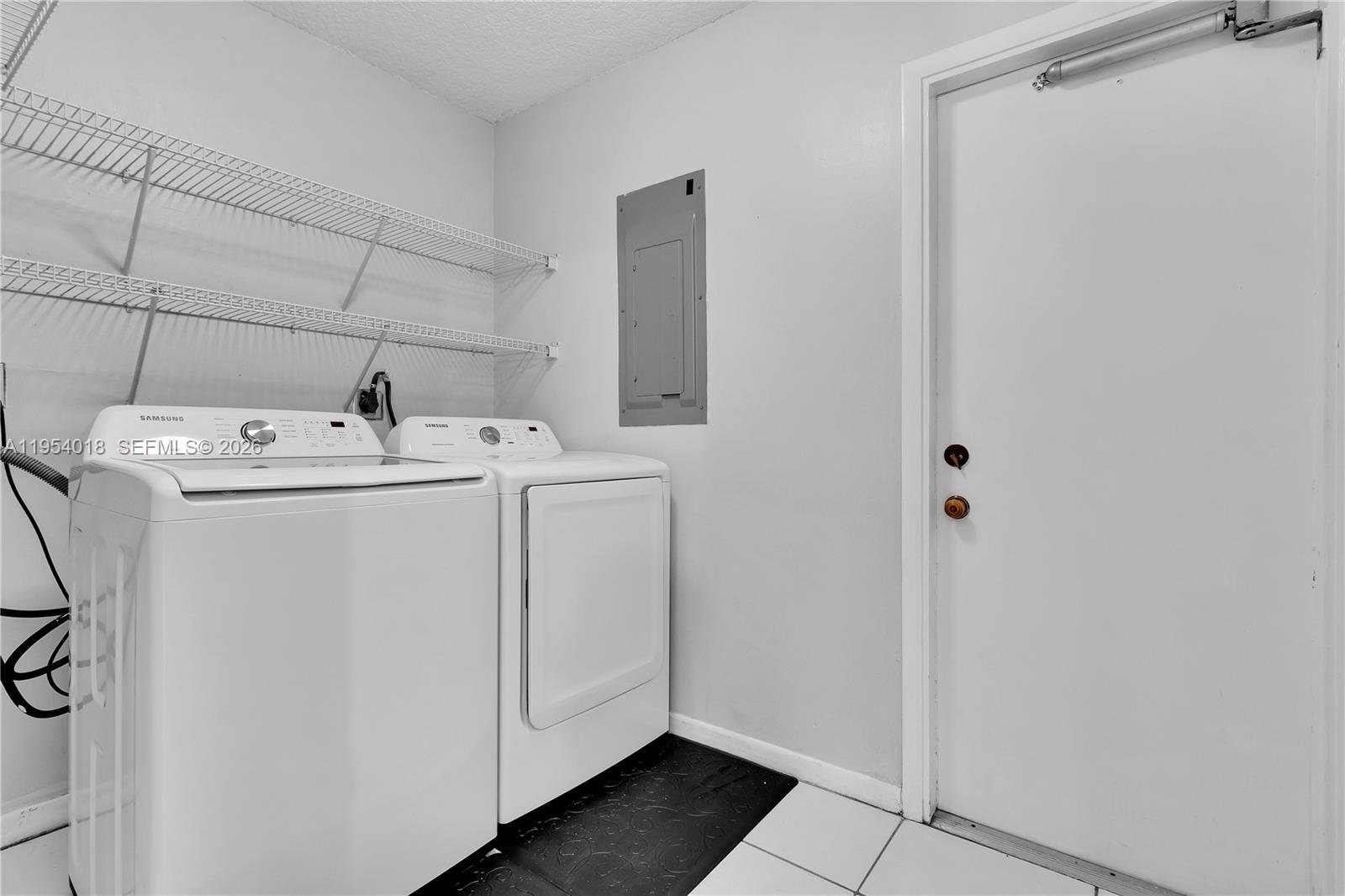 TOWNHOMES OF LA JOLLA - Residential Lease