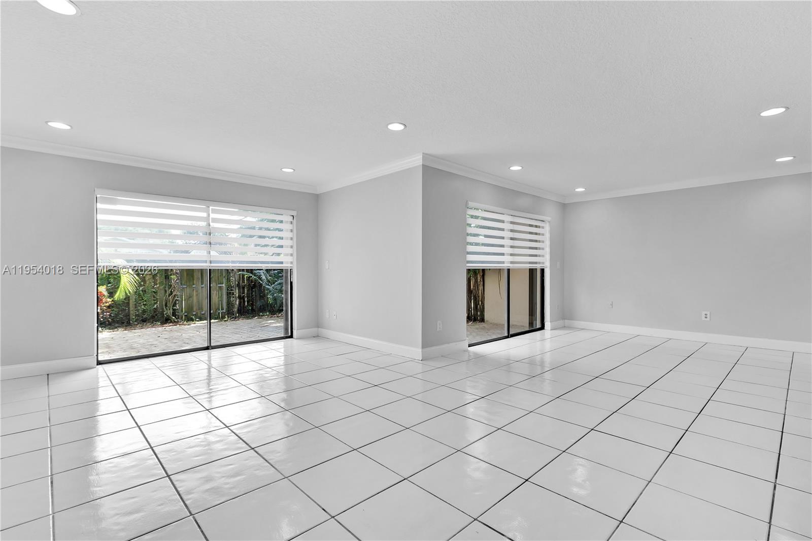 TOWNHOMES OF LA JOLLA - Residential Lease