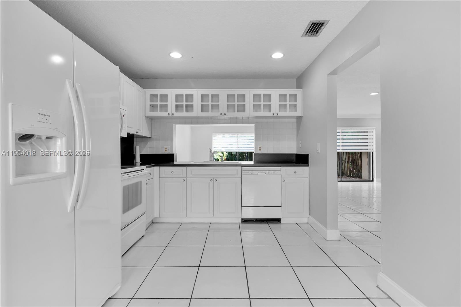 TOWNHOMES OF LA JOLLA - Residential Lease