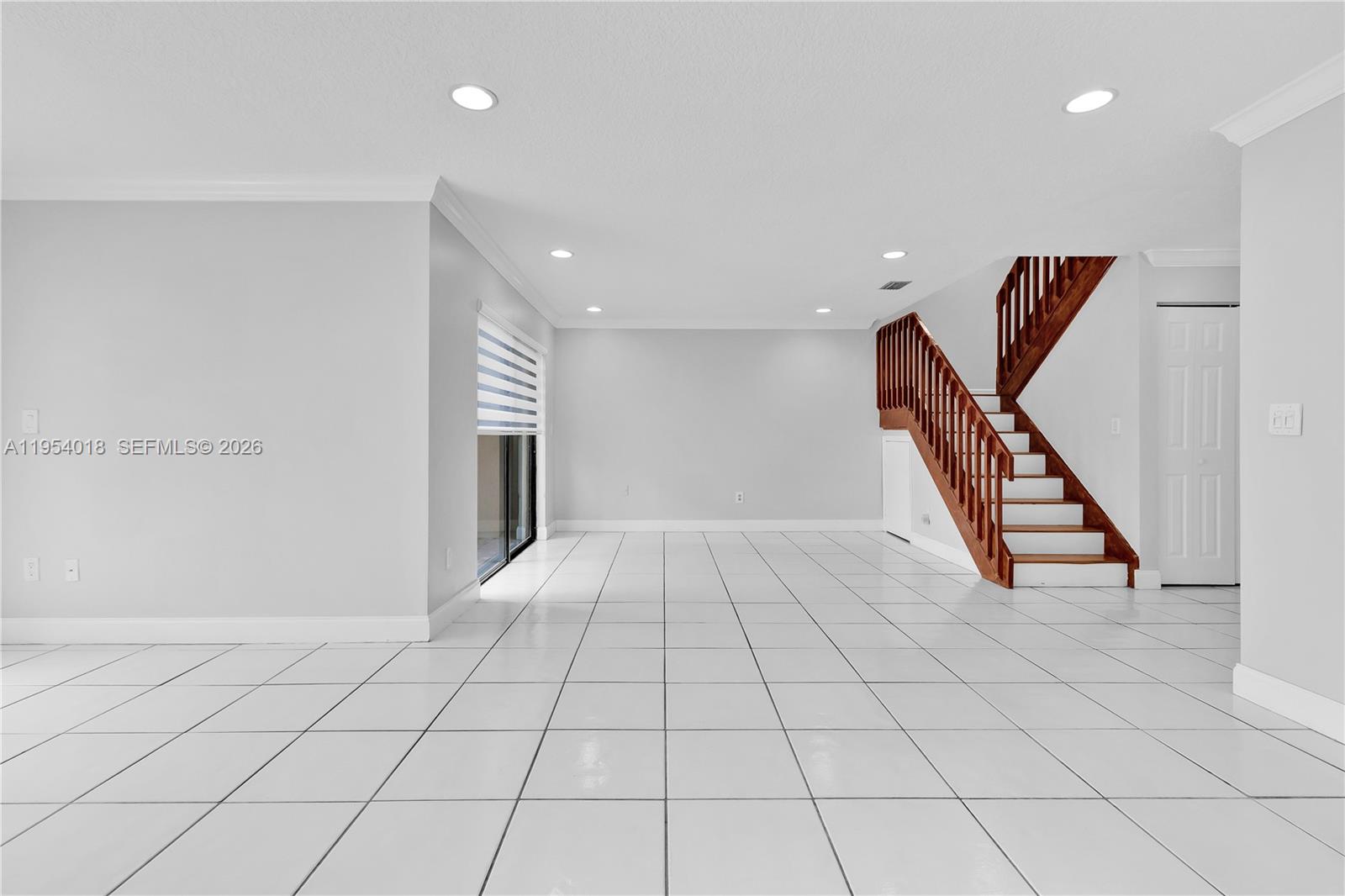 TOWNHOMES OF LA JOLLA - Residential Lease