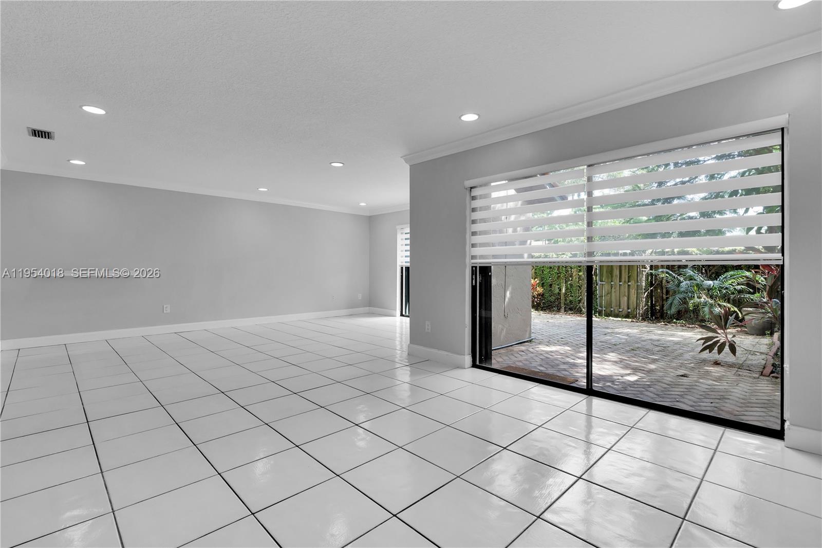 TOWNHOMES OF LA JOLLA - Residential Lease