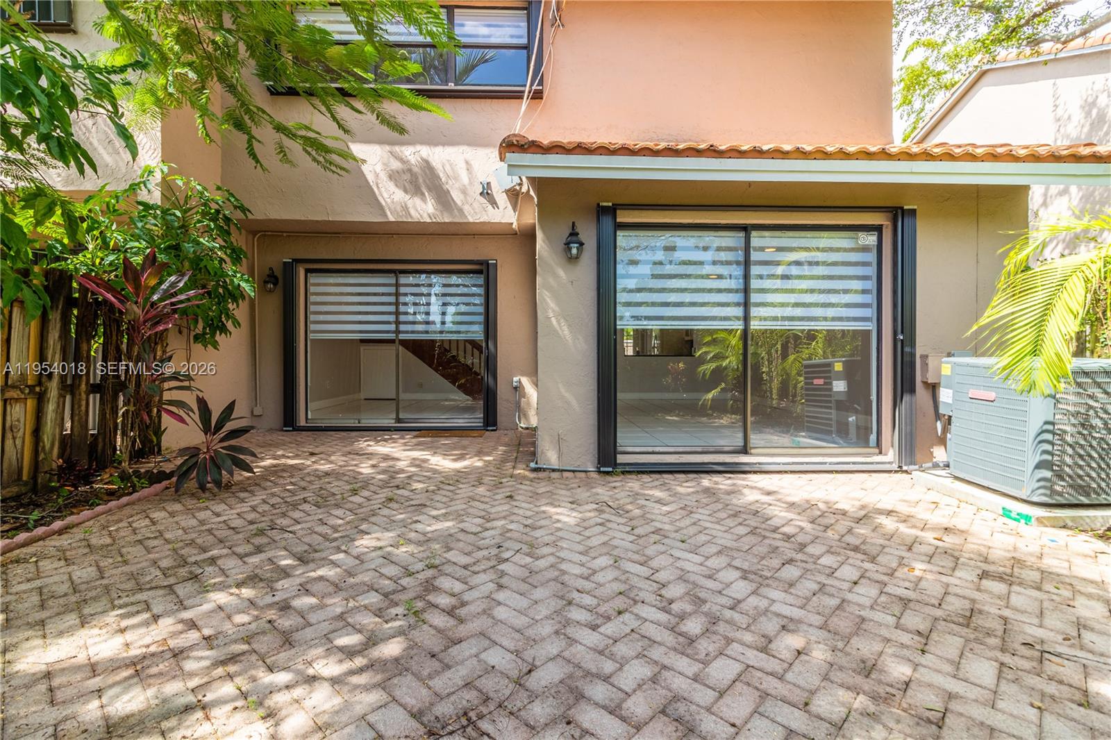 TOWNHOMES OF LA JOLLA - Residential Lease