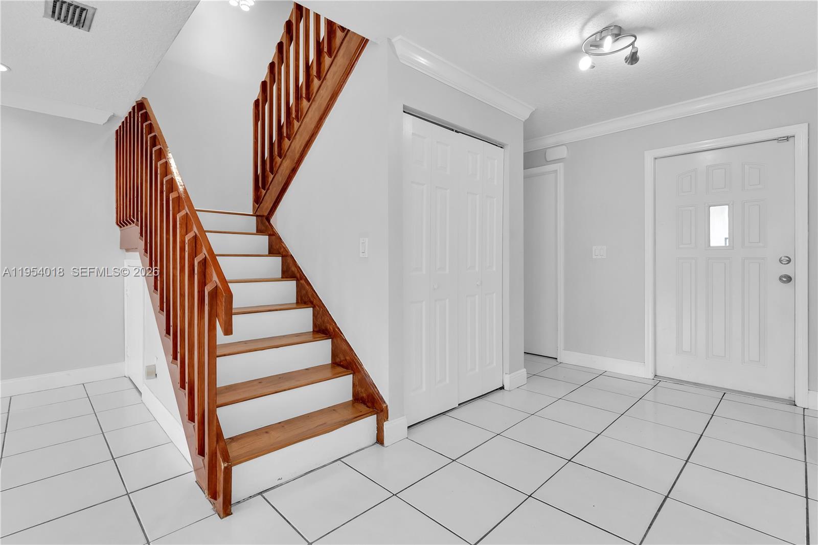 TOWNHOMES OF LA JOLLA - Residential Lease