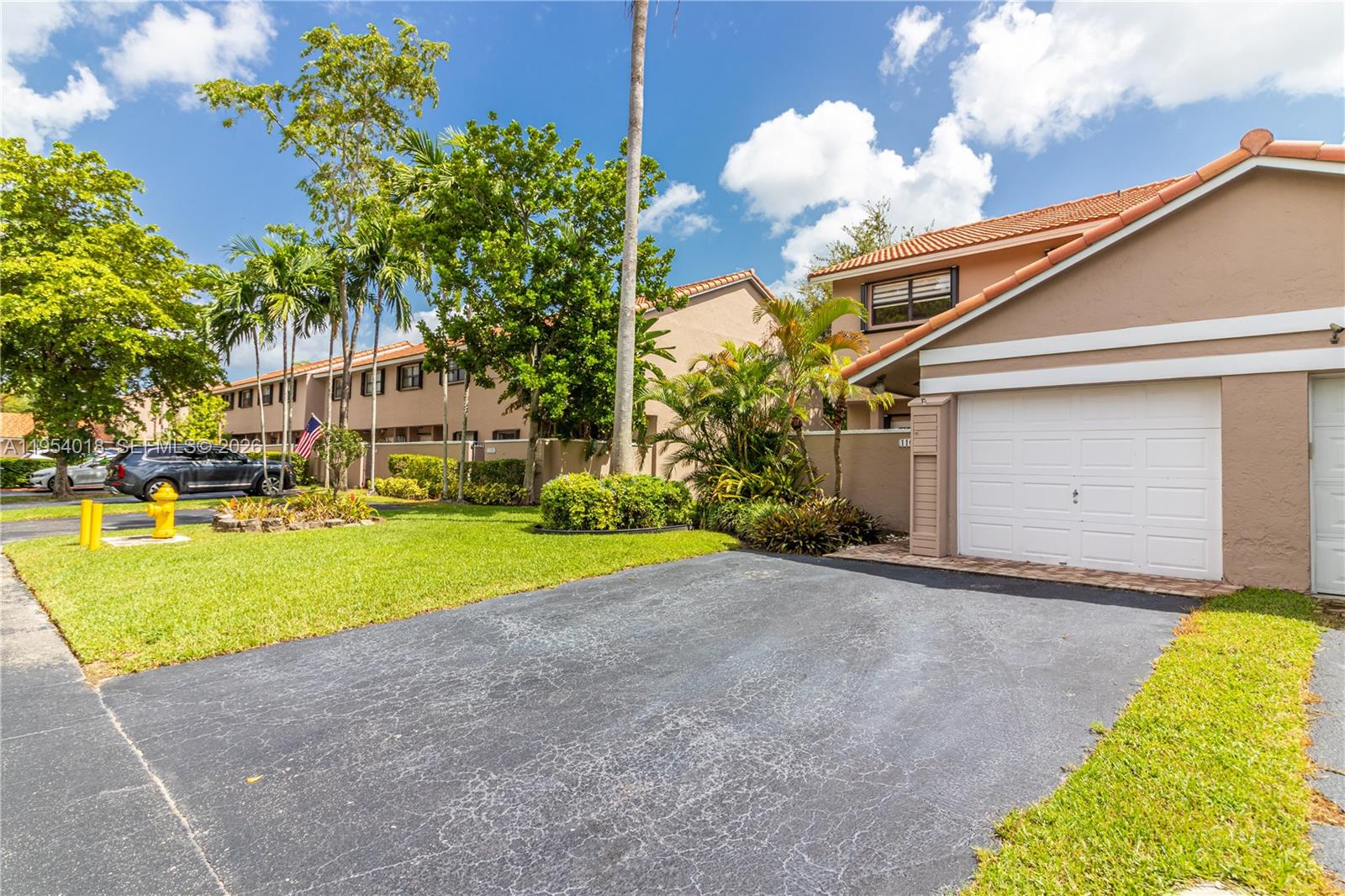 TOWNHOMES OF LA JOLLA - Residential Lease