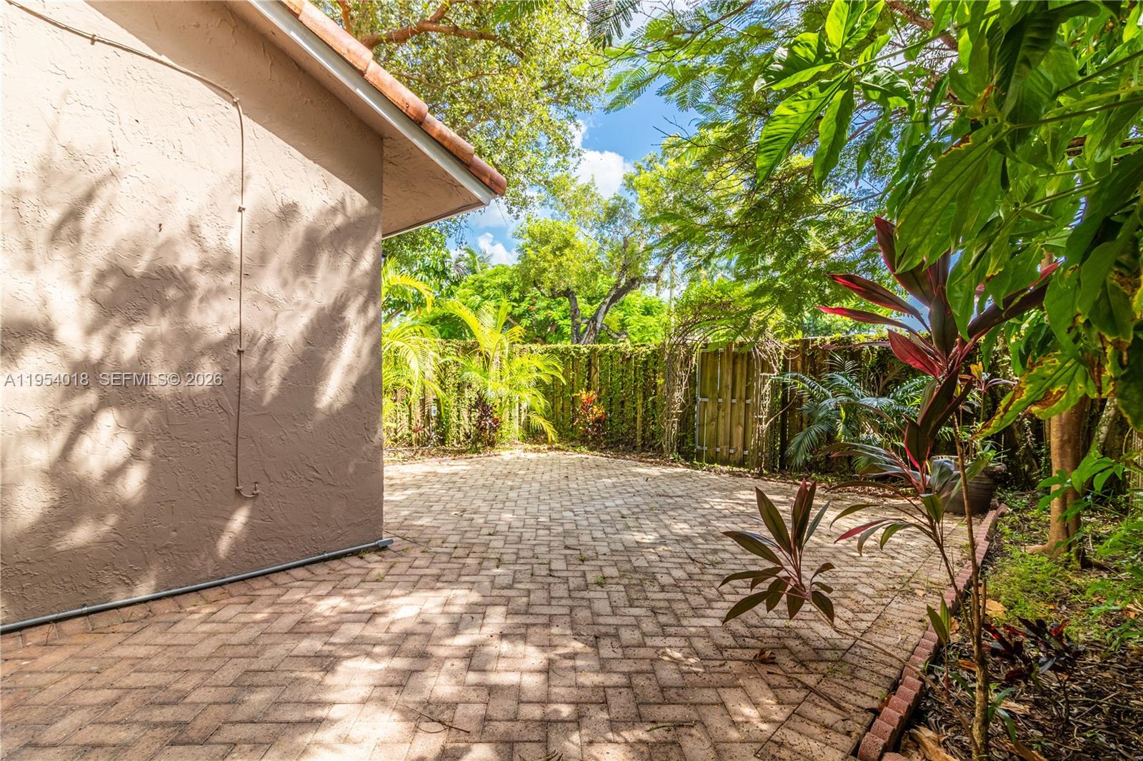 TOWNHOMES OF LA JOLLA - Residential Lease