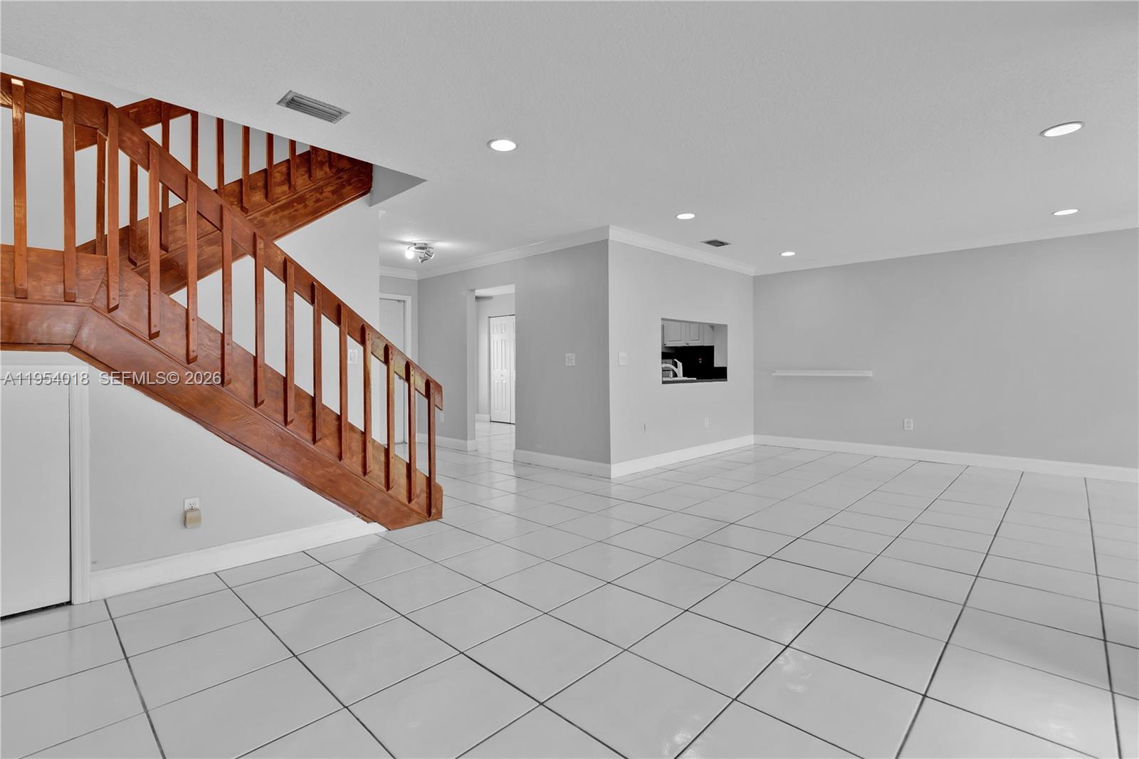 TOWNHOMES OF LA JOLLA - Residential Lease