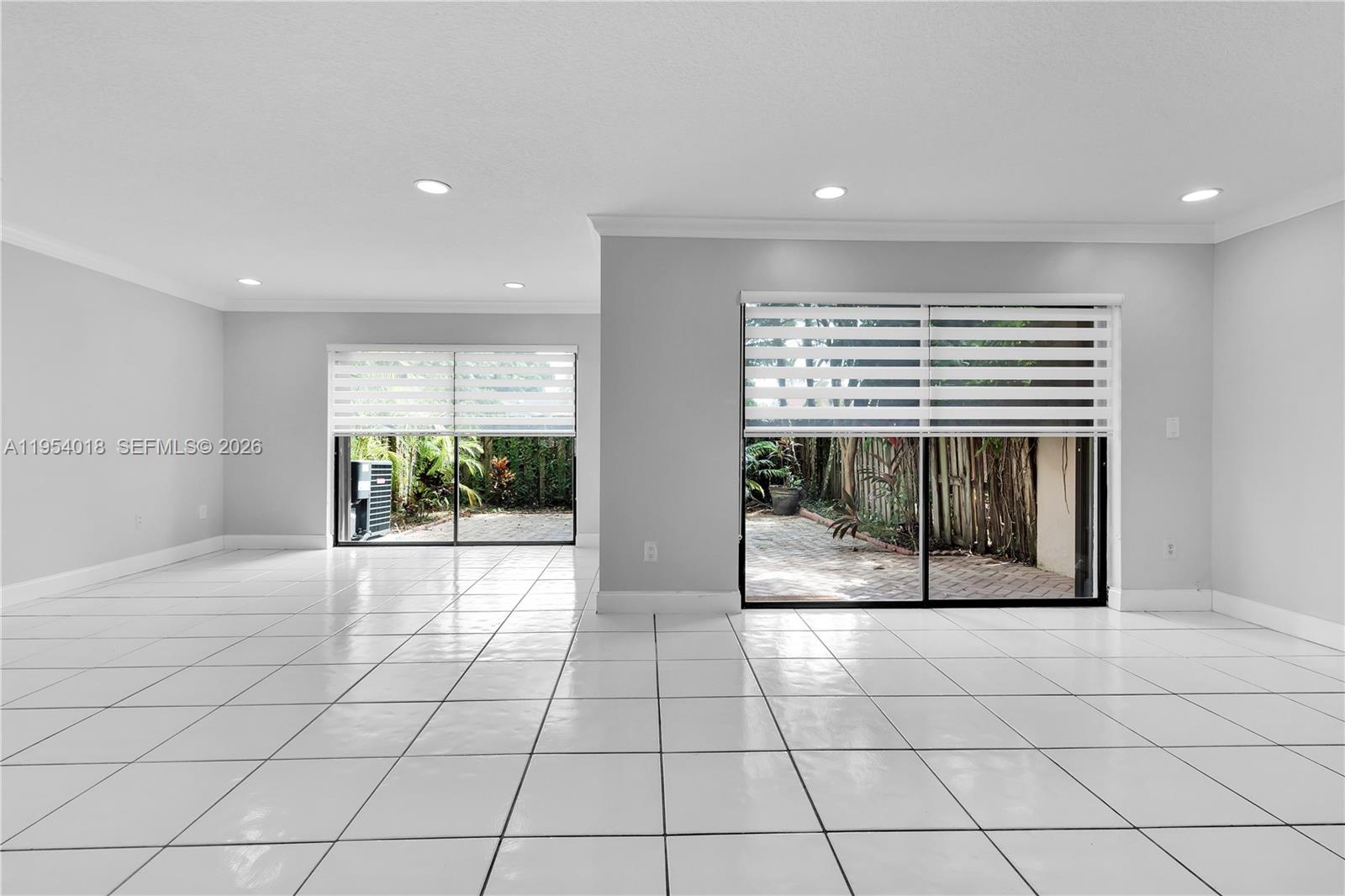 TOWNHOMES OF LA JOLLA - Residential Lease