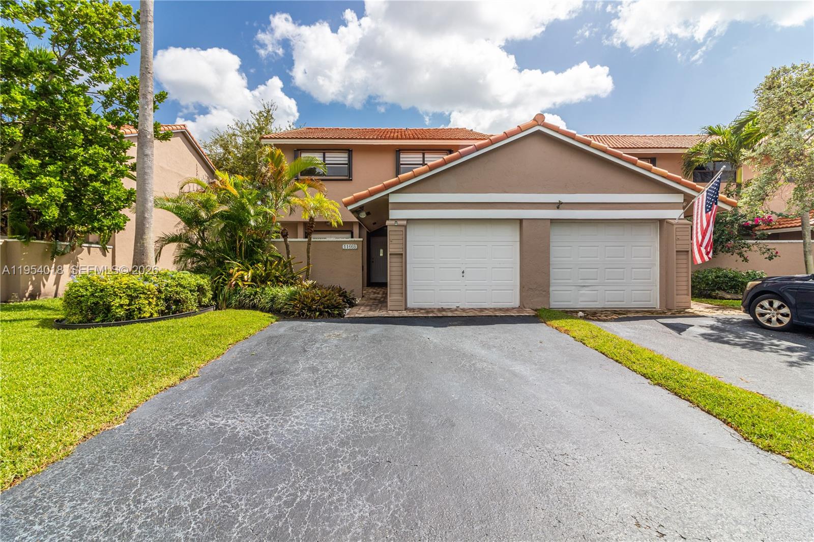 TOWNHOMES OF LA JOLLA - Residential Lease