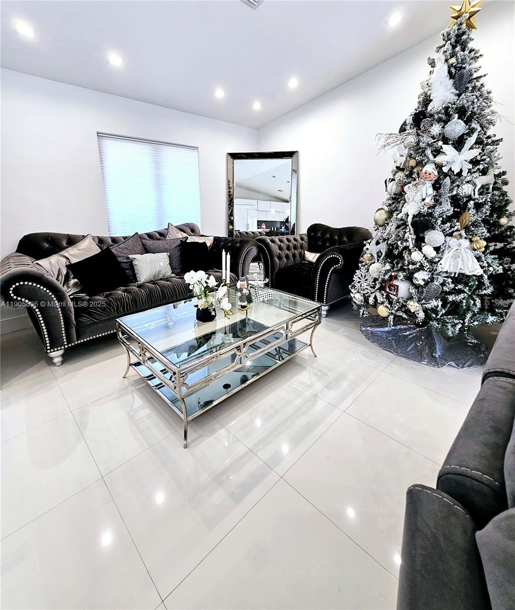 KARINA ESTATES - Residential Lease