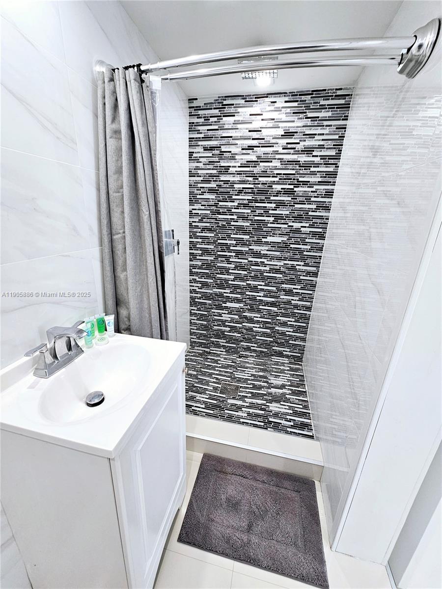 KARINA ESTATES - Residential Lease