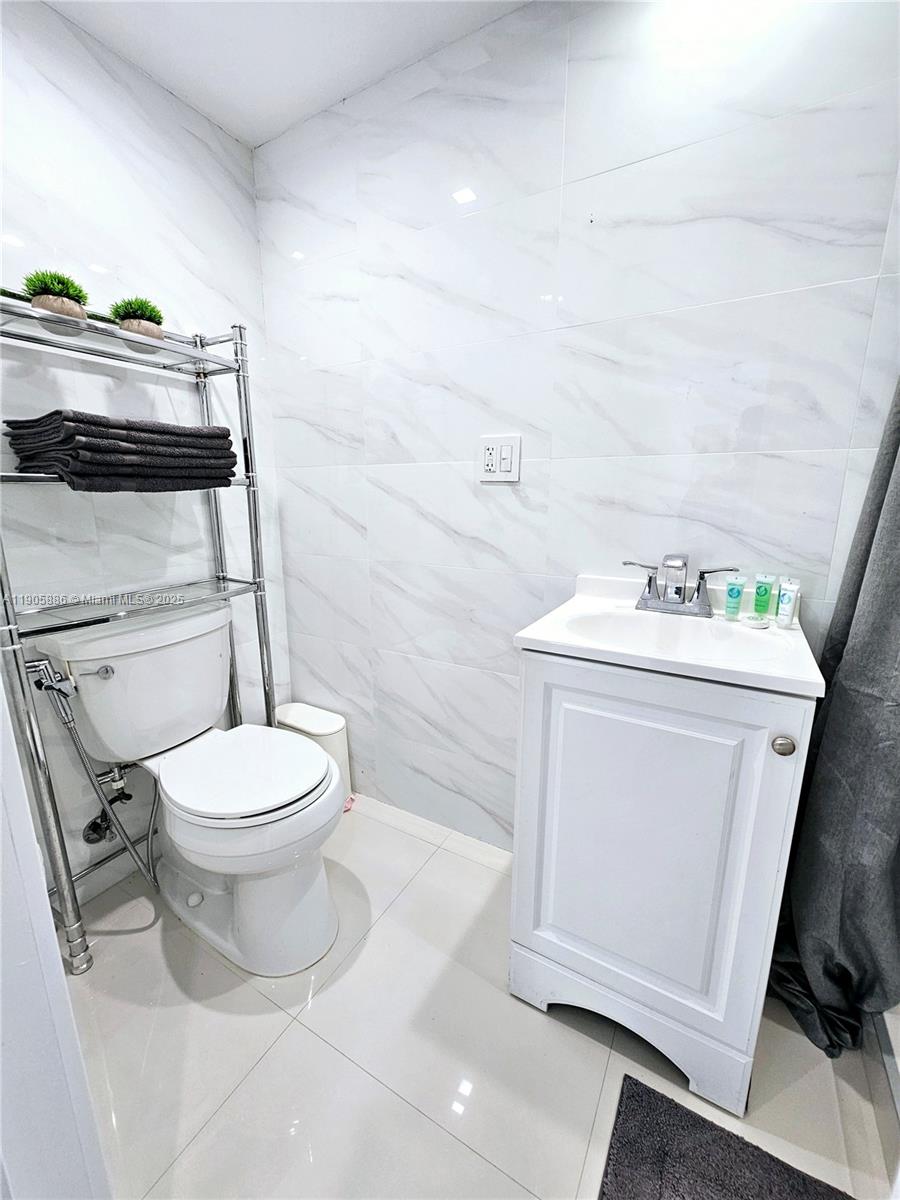 KARINA ESTATES - Residential Lease