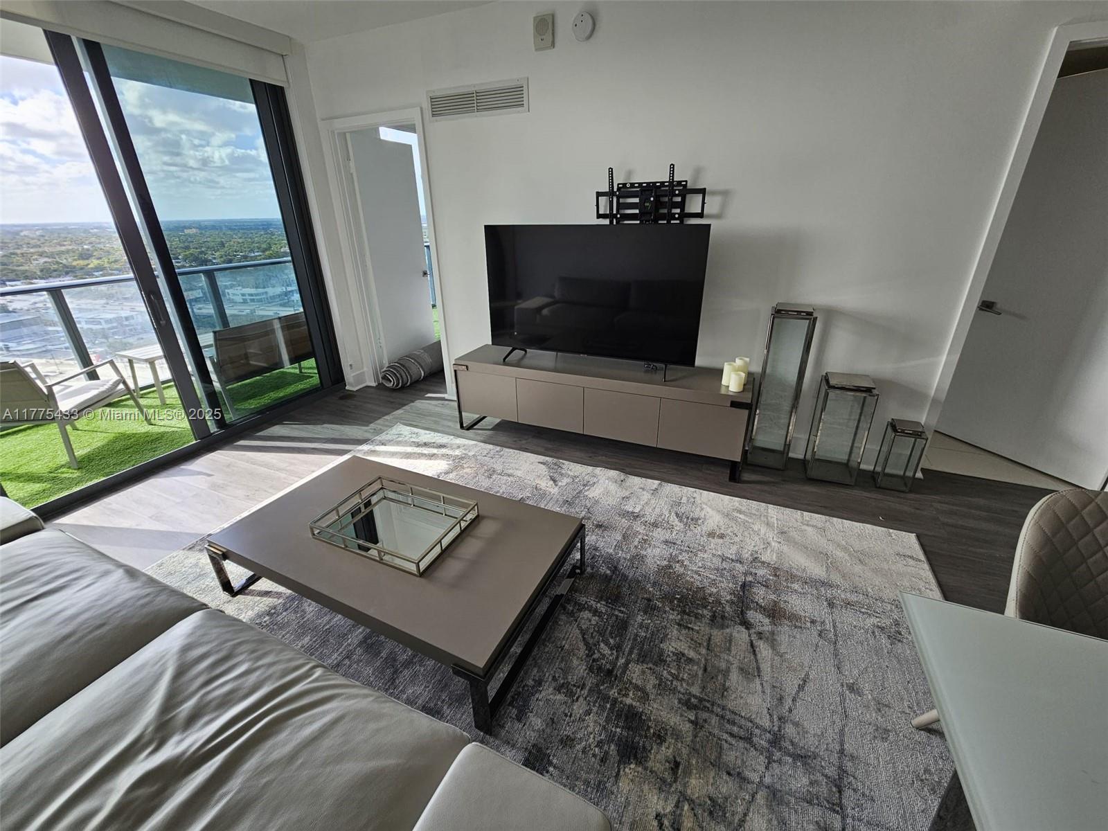 HYDE MIDTOWN - Residential Lease