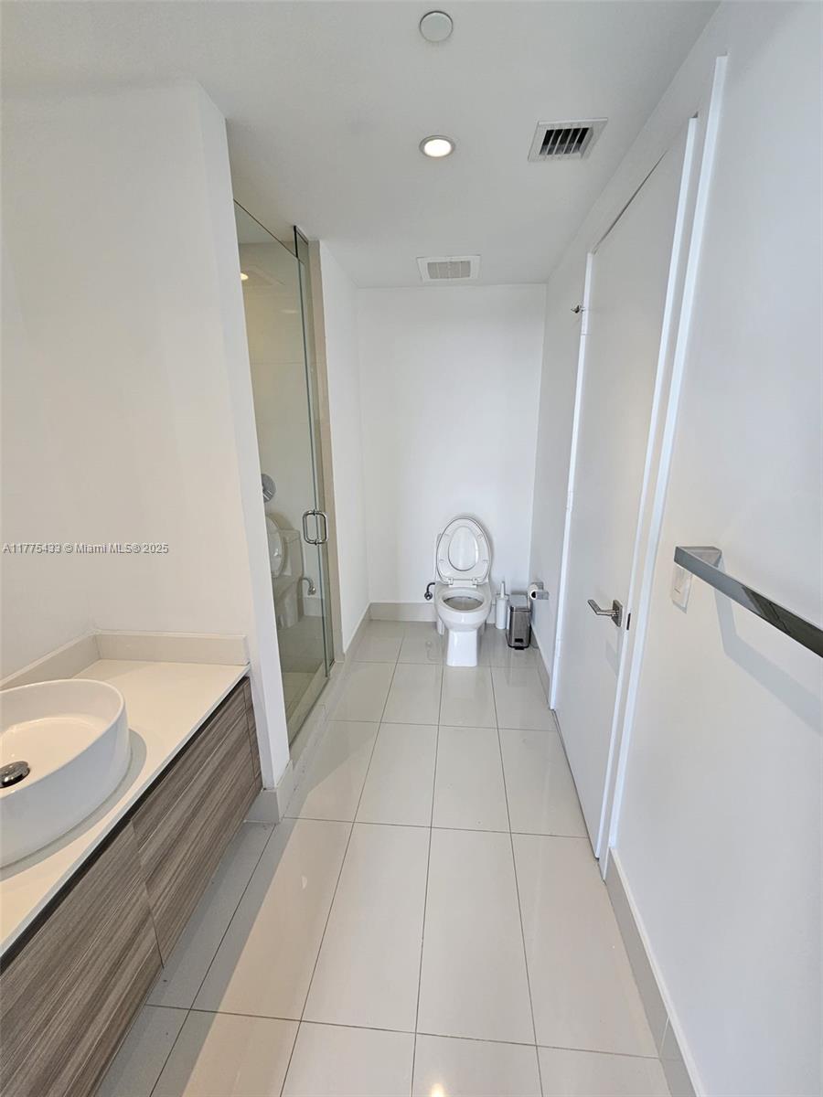 HYDE MIDTOWN - Residential Lease