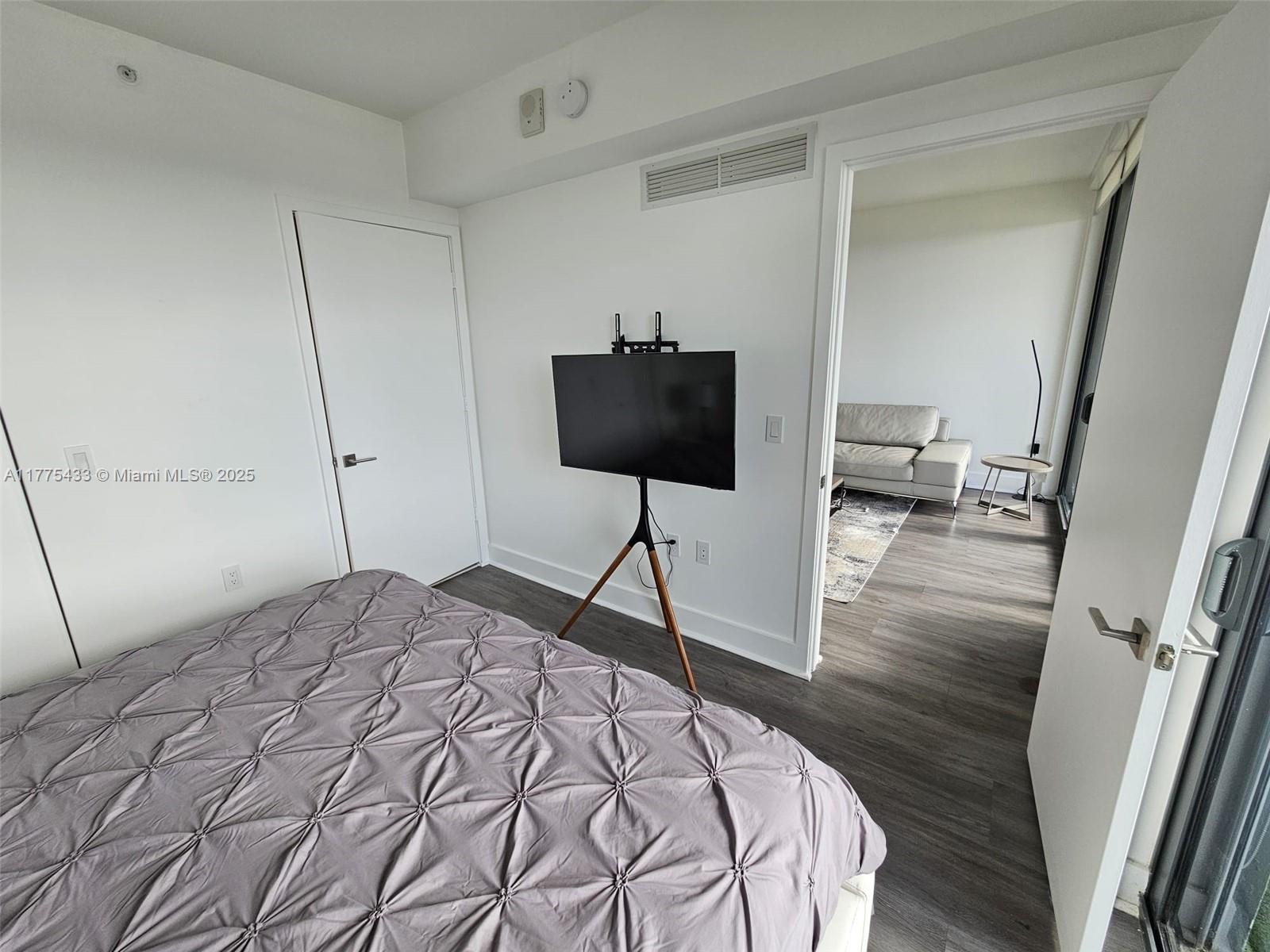 HYDE MIDTOWN - Residential Lease