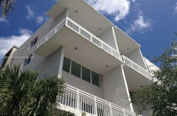 Property for Sale at 498 Sw 2nd St 2C, Miami, Broward County, Florida - Bedrooms: 2 
Bathrooms: 2  - $315,000