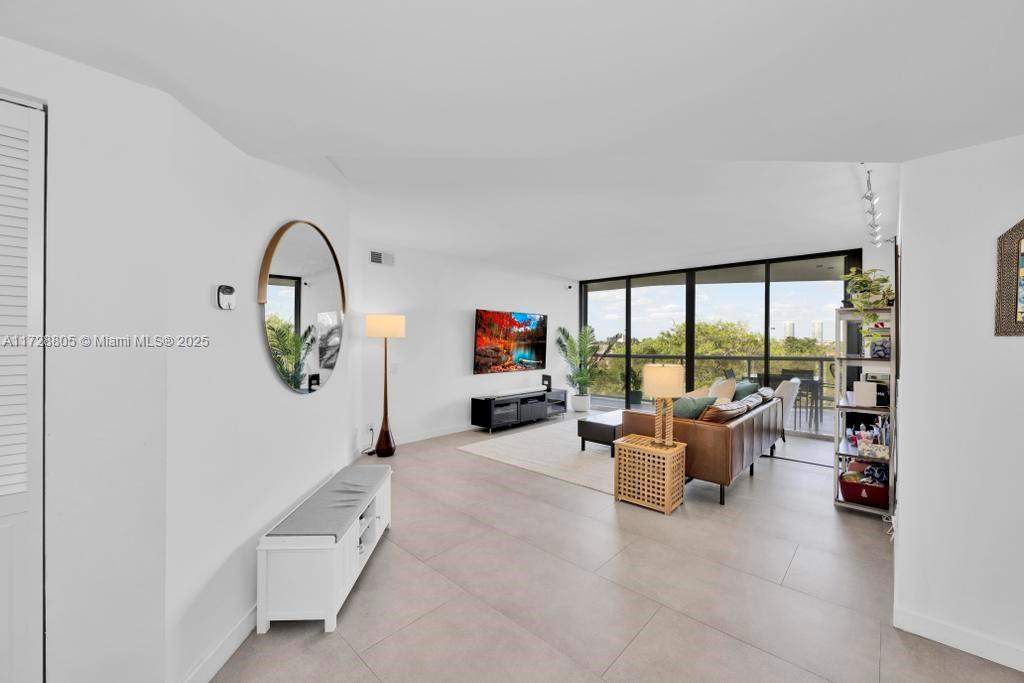 Property for Sale at 3640 Yacht Club Dr 501, Aventura, Miami-Dade County, Florida - Bedrooms: 3 
Bathrooms: 2  - $720,000