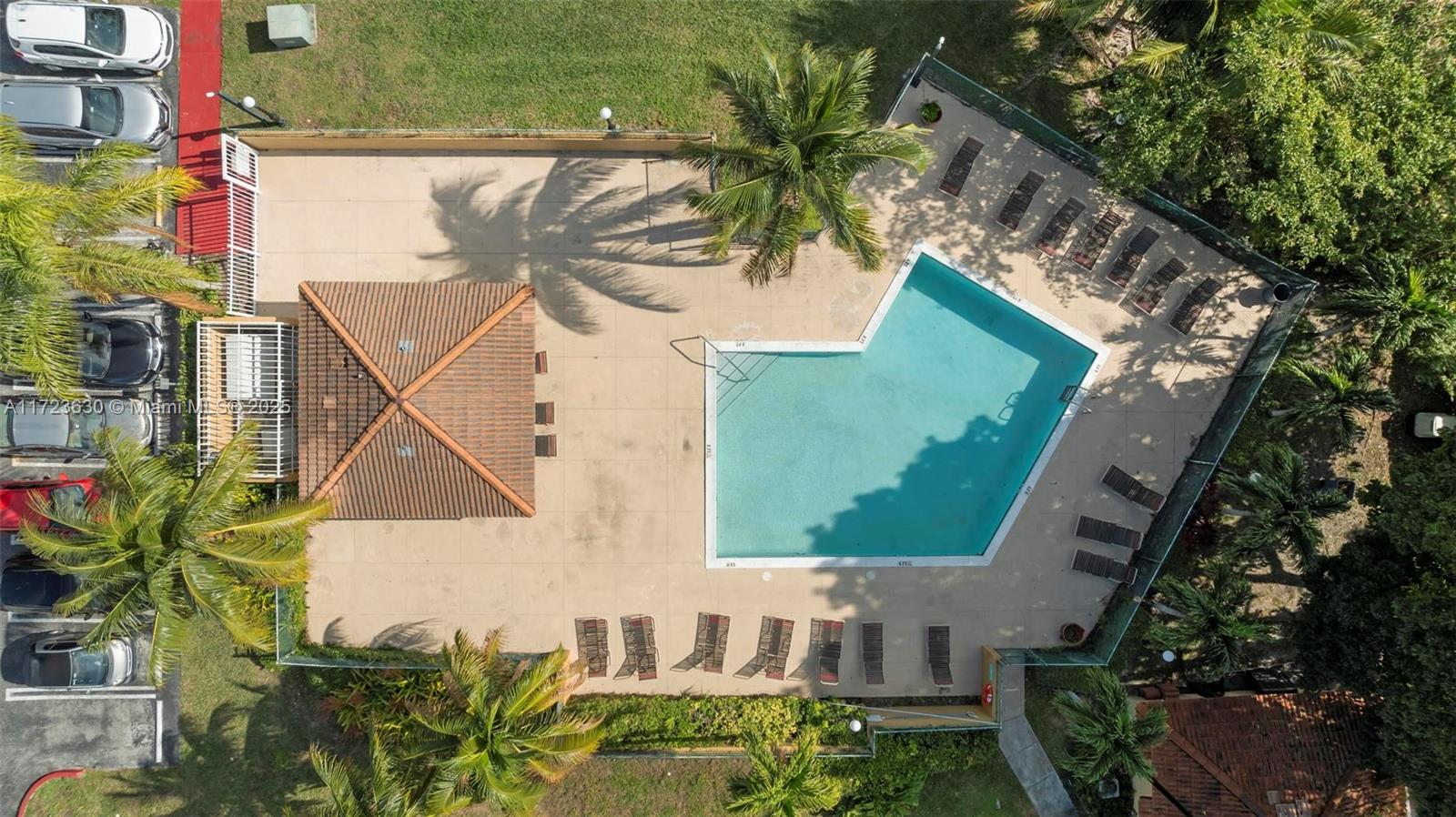 THE COURTS AT KENDALL CON - Residential
