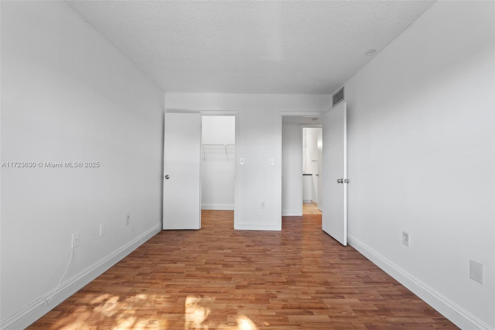THE COURTS AT KENDALL CON - Residential