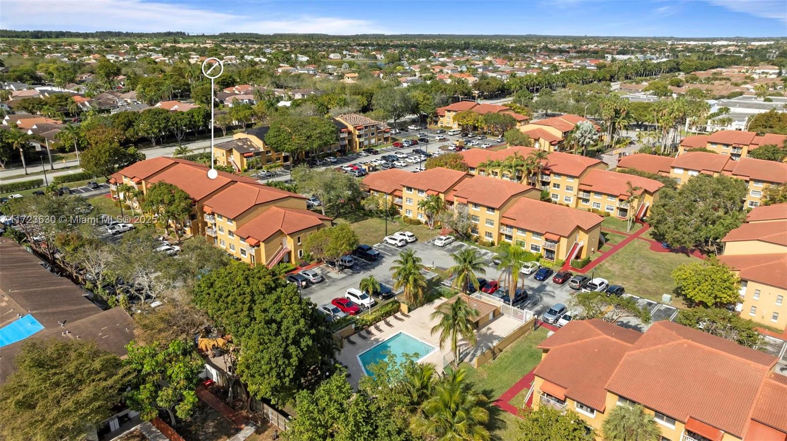 THE COURTS AT KENDALL CON - Residential
