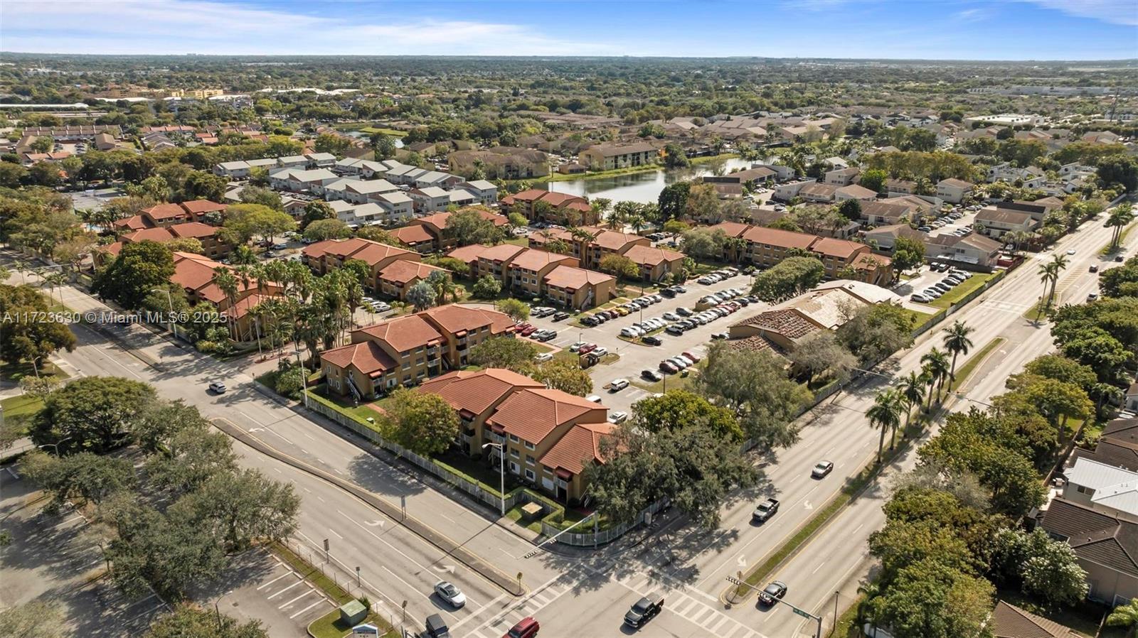 THE COURTS AT KENDALL CON - Residential