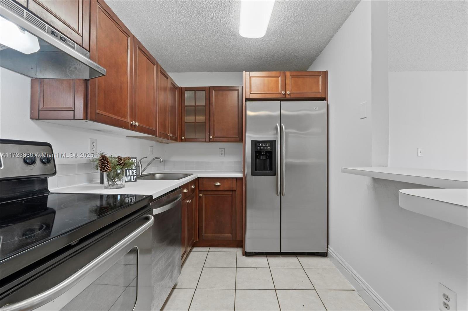 THE COURTS AT KENDALL CON - Residential