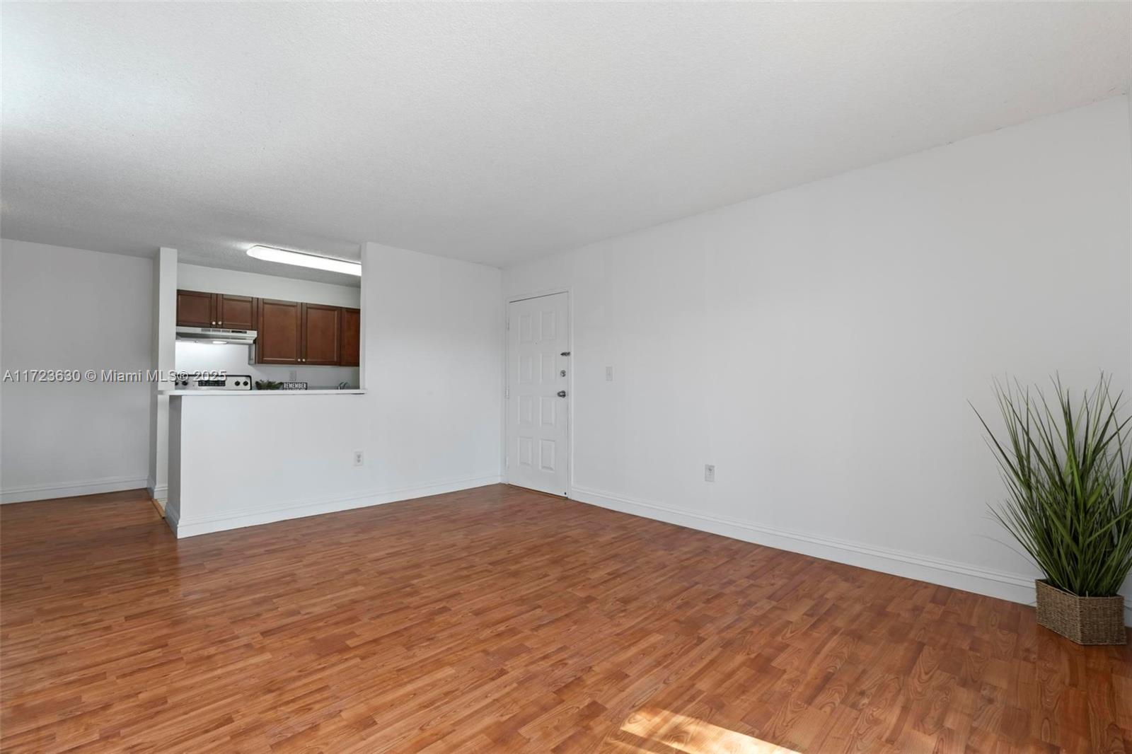 THE COURTS AT KENDALL CON - Residential